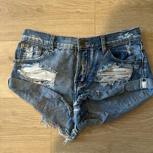 One Teaspoon bandits denim shorts in great condition size 25